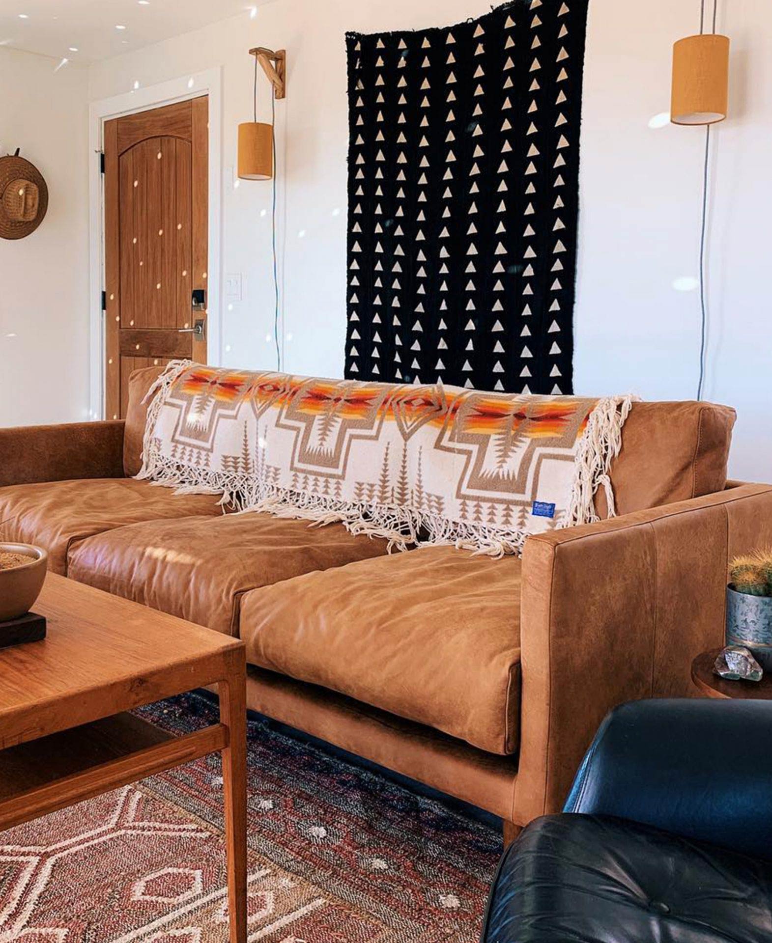 Dakota-Ledersofa Artikel von @homesteadhideaway